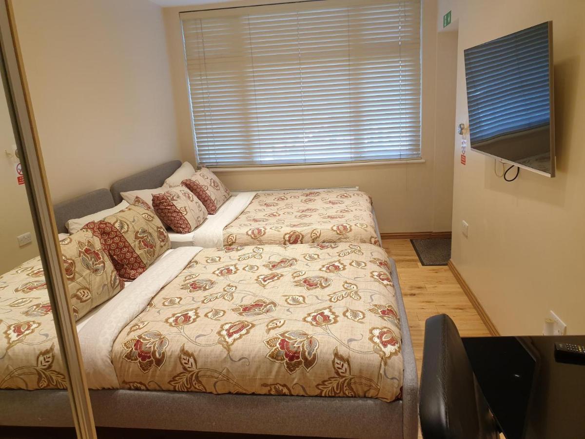 London Luxury Apartments 1Min Walk From Underground, With Free Parking Free Wifi Eksteriør billede